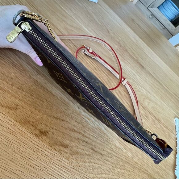 ✅AUTHENTIC✅LOUIS VUITTON ACCESSORY CROSSBODY BAG - Picture 7 of 11